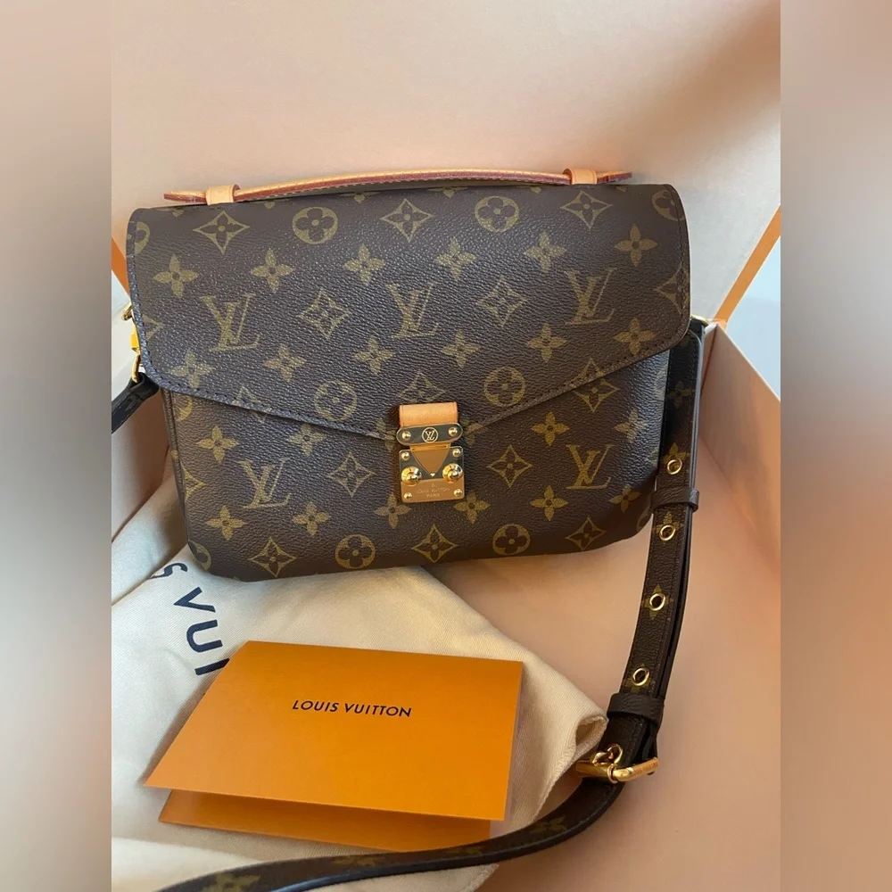 Louis Vuitton Pochette Métis Crossbody Bag - Picture 2 of 15